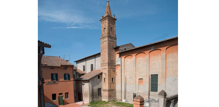 Il retro della Chiesa su Via Garibaldi